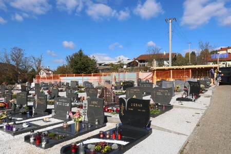 GRADNJA ŽARNEGA ZIDU NA POKOPALIŠČU RAKEK 05 FOTO LJUBO VUKELIČ